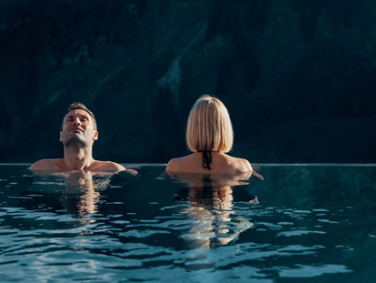 Wellnessurlaub - Pools: Außenpool beheizt - Reuthe - Infinitypool  - Alpenstern Panoramahotel