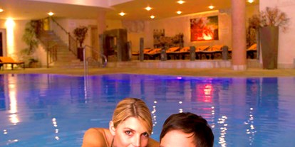 Wellnessurlaub - Hotel-Schwerpunkt: Wellness & Skifahren - Stumm - Pool - Feuriger Tatzlwurm