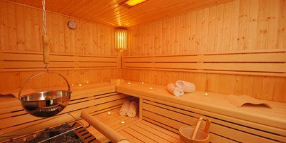 Wellnessurlaub - Lymphdrainagen Massage - Grömitz - Licht-Ton-Aroma Sauna 75°/40LF - HofHotel Krähenberg