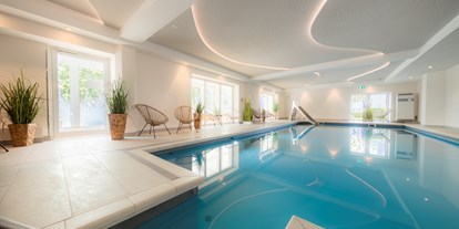 Wellnessurlaub - Rücken-Nacken-Massage - Grömitz - Schwimmbad 11x5m - HofHotel Krähenberg
