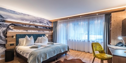 Wellnessurlaub - Aromamassage - Saas-Fee - Doppelzimmer Alpin Superieur mit Matterhornblick und für 3 Personen geeignet - Hotel Hemizeus und Iremia Spa