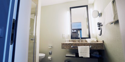 Wellnessurlaub - zustellbare Kinderbetten - Bad Lippspringe - Badezimmer in der Comfort-Kategorie - COURT HOTEL