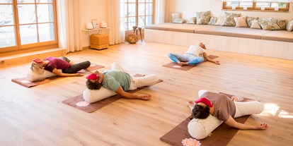 Wellnessurlaub - Hotel-Schwerpunkt: Wellness & Natur - Rheinland-Pfalz - Yoga im Prana SPA - BollAnts Spa im Park