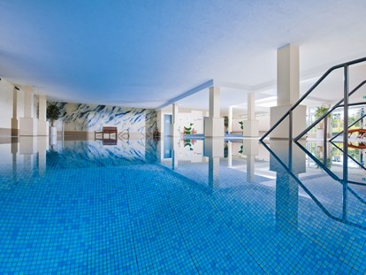 Wellnessurlaub - Hotel-Schwerpunkt: Wellness & Beauty - Hallenschimmbad - Sporthotel Grafenwald