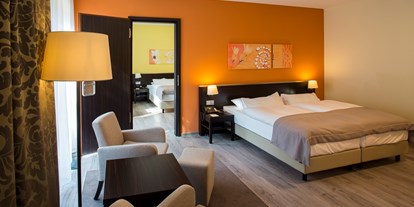 Wellnessurlaub - Gesichtsmassage - Bad Düben - Junior-Suite mit Verbindungstür zum Doppelzimmer  - HEIDE SPA Hotel & Resort 