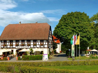 Wellnessurlaub - Lymphdrainagen Massage - Erzgebirge - Vorderansicht deshistorischen Teils - Romantik Hotel Schwanefeld & Spa