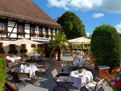 Wellnessurlaub - Finnische Sauna - Meerane - Terrasse restaurant - Romantik Hotel Schwanefeld & Spa