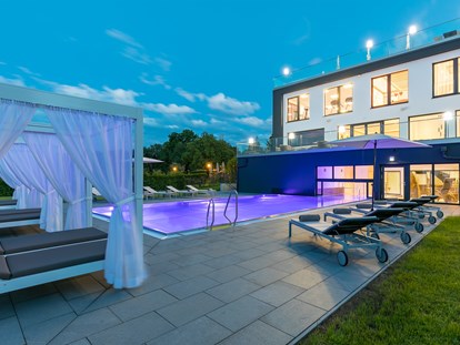 Wellnessurlaub - Pools: Außenpool beheizt - Meerane - Pool - Romantik Hotel Schwanefeld & Spa