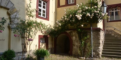 Wellnessurlaub - Bettgrößen: Queen Size Bett - Weserbergland, Harz ... - Innenhof - Hotel & Spa Wasserschloss Westerburg