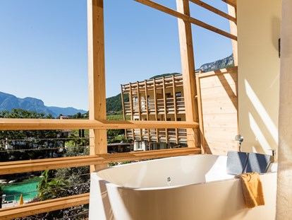 Wellnessurlaub - Umgebungsschwerpunkt: Berg - Schenna - Ausblick von der Hotelsuite - Lake Spa Hotel SEELEITEN