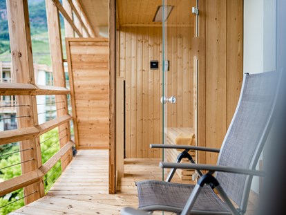 Wellnessurlaub - Rücken-Nacken-Massage - Commezzadura Val di Sole - Private Sauna in der Penthouse Suite - Lake Spa Hotel SEELEITEN