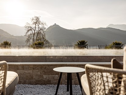 Wellnessurlaub - Yogakurse - Südtirol  - Infinity Pool mit lake view - Lake Spa Hotel SEELEITEN