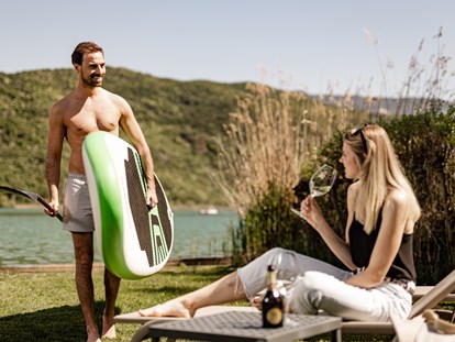 Wellnessurlaub - Adults only SPA - Seiser Alm - Stand up Paddling am Kalterer See - Lake Spa Hotel SEELEITEN