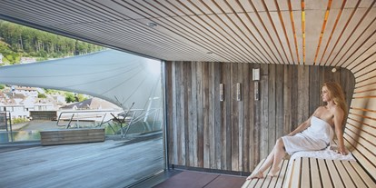 Wellnessurlaub - Paarmassage - Waldachtal - Sauna im Außenbereich - Mokni’s Palais Hotel & SPA