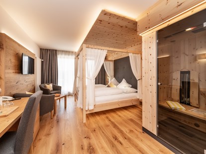 Wellnessurlaub - Umgebungsschwerpunkt: Berg - Vals/Mühlbach - Terrassenzimmer Jonagold 30m² - Hotel Sun