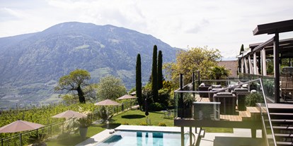Wellnessurlaub - Hotel-Schwerpunkt: Wellness & Kulinarik - Latsch (Trentino-Südtirol) - Pool und Loungebereich - Hotel Patrizia
