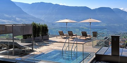 Wellnessurlaub - Hotel-Schwerpunkt: Wellness & Beauty - St. Martin (Trentino-Südtirol) - Rooftop- Terrasse mit Whirlpool - Hotel Patrizia