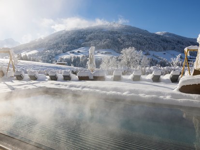 Wellnessurlaub - Infrarotkabine - Tirol - Whirlpool im Winter im Adults Only Bereich© Alpbacherhof Matthias Sedlak - Alpbacherhof****s - Mountain & Spa Resort