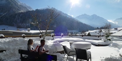 Wellnessurlaub - Pools: Infinity Pool - Ried (Arzl im Pitztal) - 4* Hotel Erlebach - Wander- Wellness & Genusshotel in Vorarlberg