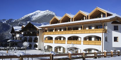 Wellnessurlaub - Pools: Innenpool - Zugspitze - Hotel Winter - Hotel Alpen Residence