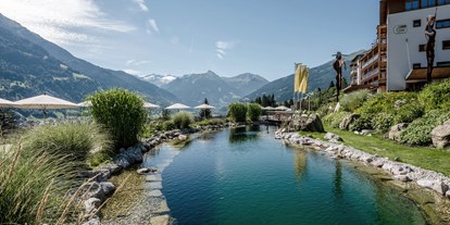 Wellnessurlaub - Hotel-Schwerpunkt: Wellness & Wandern - Pinzgau - Naturbadeteich DAS.GOLDBERG - Das Goldberg