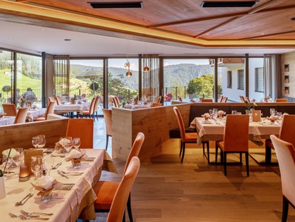 Wellnessurlaub - Peeling - Trentino-Südtirol - Speisesaal - Hotel Sonnenheim