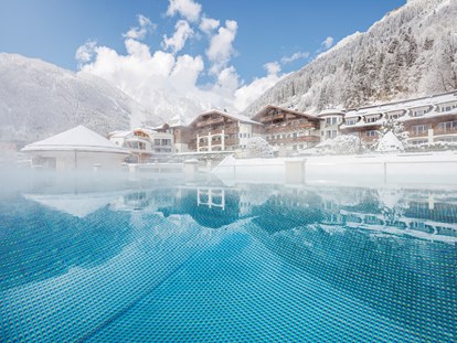 Wellnessurlaub - zustellbare Kinderbetten - Tiroler Unterland - STOCK resort *****s