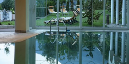 Wellnessurlaub - Hotel-Schwerpunkt: Wellness & Natur - Völlan/Lana - Panorama-Hallenbad - Sonnenhotel Adler Nature Spa Adults only