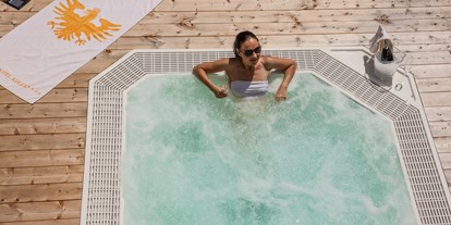 Wellnessurlaub - Adults only SPA - La Villa in Badia - Outdoor-Whirlpool - Sonnenhotel Adler Nature Spa Adults only