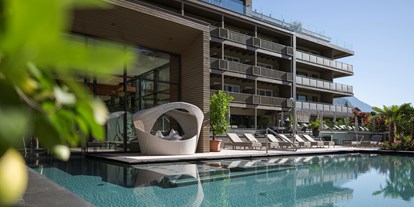 Wellnessurlaub - Rücken-Nacken-Massage - Meran - Freibad 32 °C - Feldhof DolceVita Resort