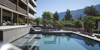 Wellnessurlaub - Yogakurse - St. Martin (Trentino-Südtirol) - Solepool 34 °C mit Thermalwasser - Feldhof DolceVita Resort