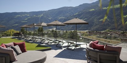 Wellnessurlaub - Ayurveda-Therapie - Meran - Sky-Panoramaterrasse im 5. Stock - Feldhof DolceVita Resort