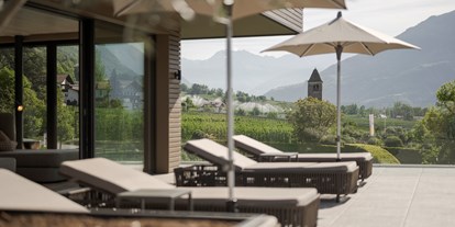 Wellnessurlaub - Award-Gewinner - Mals im Vinschgau - Panoramaterrasse im Sky-Spa - Feldhof DolceVita Resort