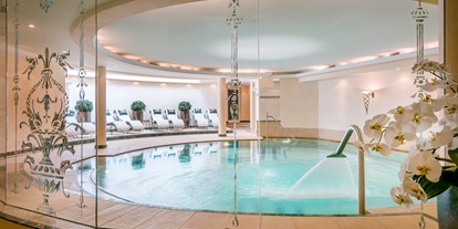Wellnessurlaub - Lymphdrainagen Massage - Arlberg - Erlebnisschwimmbad im Hotel Auenhof in Lech - Hotel Auenhof