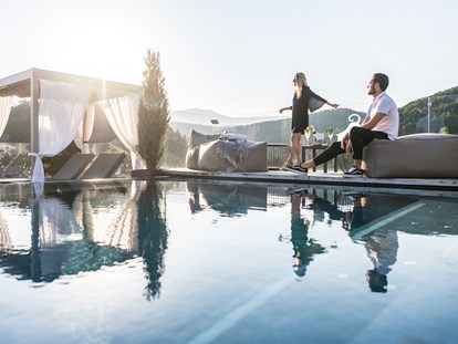 Wellnessurlaub - Gesichtsmassage - Schenna bei Meran - Sky POOL  - ABINEA Dolomiti Romantic SPA Hotel