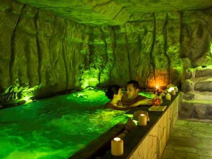 Wellnessurlaub - Lymphdrainagen Massage - Pfitsch / Sterzing - Sole Grotte - ABINEA Dolomiti Romantic SPA Hotel