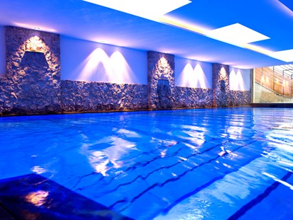 Wellnessurlaub - Rücken-Nacken-Massage - Schenna bei Meran - Indoorpool - ABINEA Dolomiti Romantic SPA Hotel
