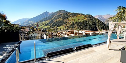 Wellnessurlaub - Hotel-Schwerpunkt: Wellness & Romantik - Oberbozen - SKYPOOL - Active Family Spa Resort Stroblhof
