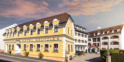 Wellnessurlaub - Hotelbar - Bad Radkersburg - Herzlich willkommen im Genussgasthof & Hotel beim Krutzler!
Wir freuen uns auf Ihren Besuch! - beim Krutzler ****Genussgasthof & Hotel