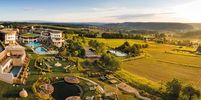Wellnessurlaub - Biosauna - Bad Waltersdorf - 30.000 m² Resortfläche bieten viel Raum für Ruhe und Entspannung - Hotel Larimar