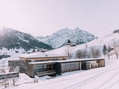 Wellnessurlaub - Lymphdrainagen Massage - Vorarlberg - Naturhotel Chesa Valisa im Winter - Das Naturhotel Chesa Valisa****s