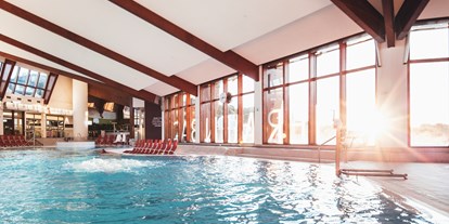 Wellnessurlaub - Pools: Außenpool beheizt - Bad Tatzmannsdorf - Thermen-Innenbecken - Thermenhotel Vier Jahreszeiten Loipersdorf