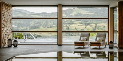 Wellnessurlaub - Pools: Infinity Pool - Bezau - Innenpool - Bergkristall - Mein Resort im Allgäu