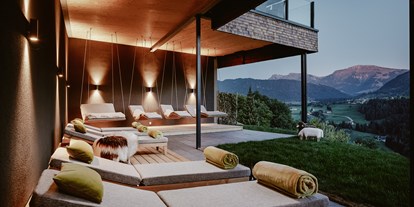 Wellnessurlaub - Wirbelsäulenmassage - Fontanella - Outdoor-Living-Room - Bergkristall - Mein Resort im Allgäu