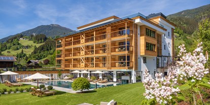 Wellnessurlaub - Hotel-Schwerpunkt: Wellness & Wandern - Alpbach - Vitallodge und Gartenpool Natur Resort Rissbacher Stumm im Zillertal - Natur Resort Rissbacher