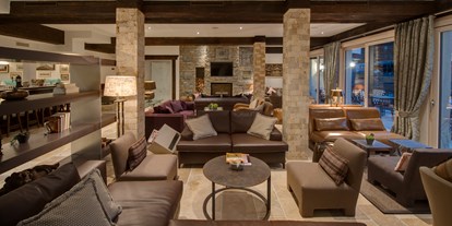 Wellnessurlaub - Hotelbar - Wallis - Lobby + Spa  - SchlossHotel Zermatt