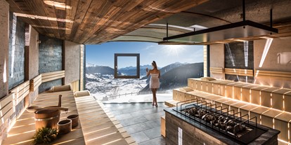 Wellnessurlaub - Parkplatz: kostenlos beim Hotel - Fiss - Panoramic Sauna - DAS GERSTL Alpine Retreat