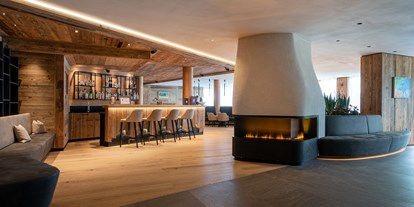 Wellnessurlaub - Hotel-Schwerpunkt: Wellness & Familie - Finkenberg - Bar & Lounge - Alpine Nature Hotel Stoll