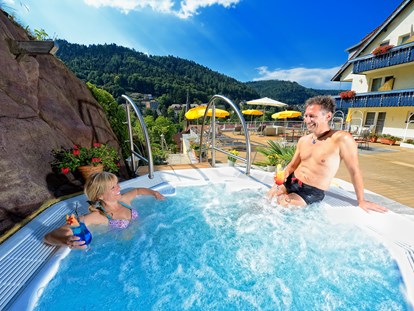 Wellnessurlaub - Bettgrößen: Doppelbett - Bad Wildbad im Schwarzwald - Whirlpool auf der Dachterrasse - Wellnesshotel Rothfuss