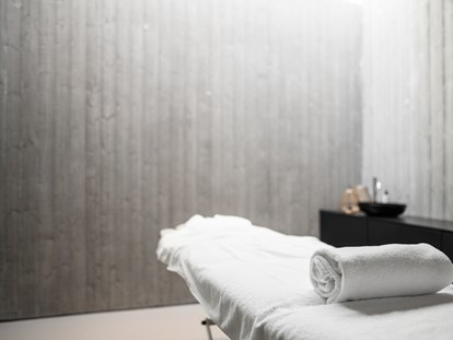 Wellnessurlaub - Rücken-Nacken-Massage - Mals im Vinschgau - Design Hotel Tyrol